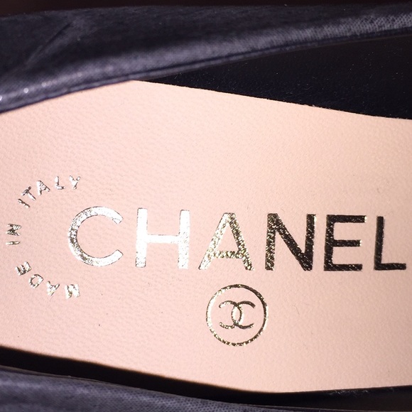 NWOB auth CHANEL size 35.5 Black flocked CALFSKIN cap toed PUMPS - Picture 6 of 8